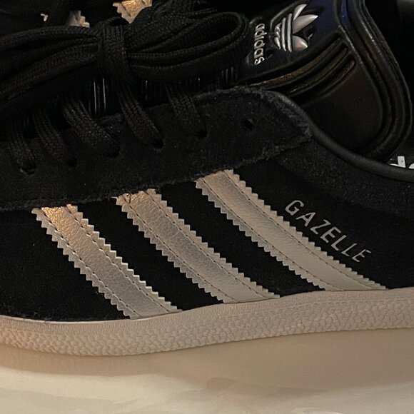 ADIDAS OG Gazelle Sneakers in Black Silver Metallic Colorway Size 7.5 New - Picture 4 of 14